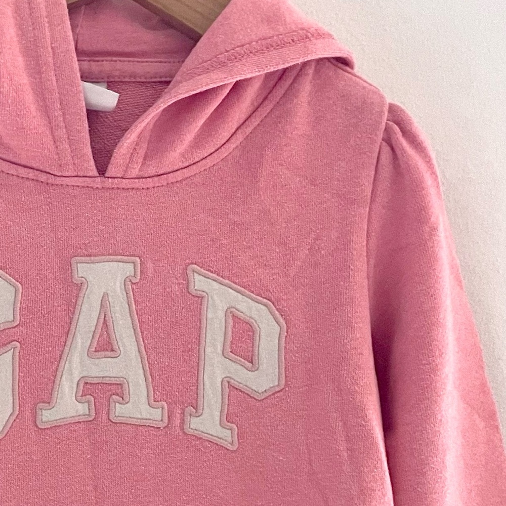 3/$21💥Like New Soft! Pink Hoodie Sweatshirt, Woven Gap Logo, Kangaroo Pocket